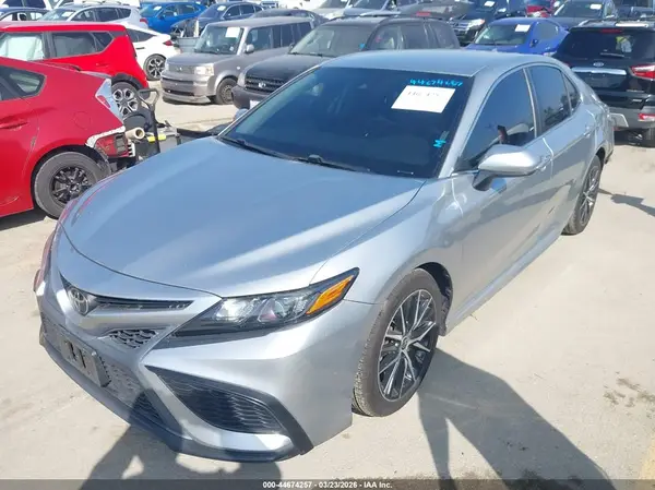 4T1G11AK1MU527864 2021 TOYOTA CAMRY - Image 2