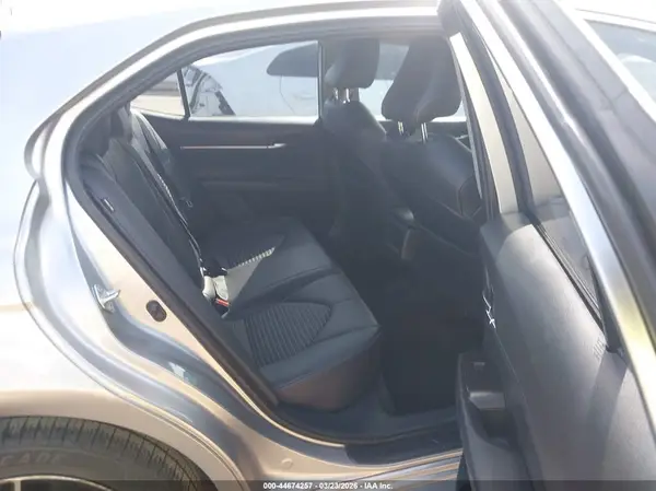4T1G11AK1MU527864 2021 TOYOTA CAMRY - Image 8