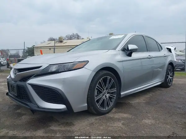 4T1G11AK1MU528612 2021 TOYOTA CAMRY - Image 2
