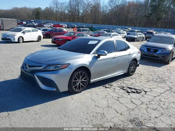4T1G11AK1MU529646 2021 TOYOTA CAMRY - Image 2