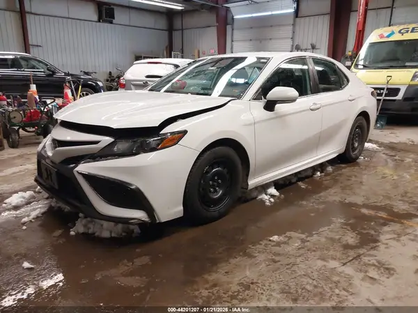 4T1G11AK1MU530098 2021 TOYOTA CAMRY - Image 2