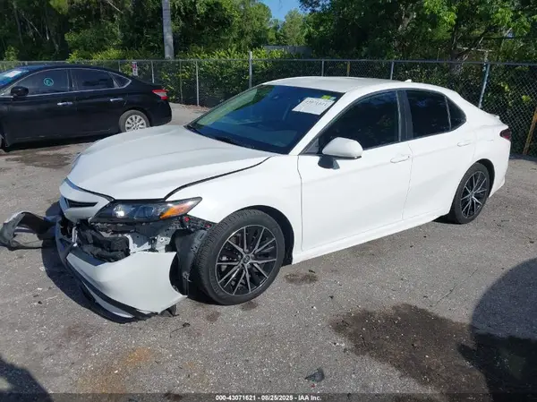 4T1G11AK1MU531414 2021 TOYOTA CAMRY - Image 2