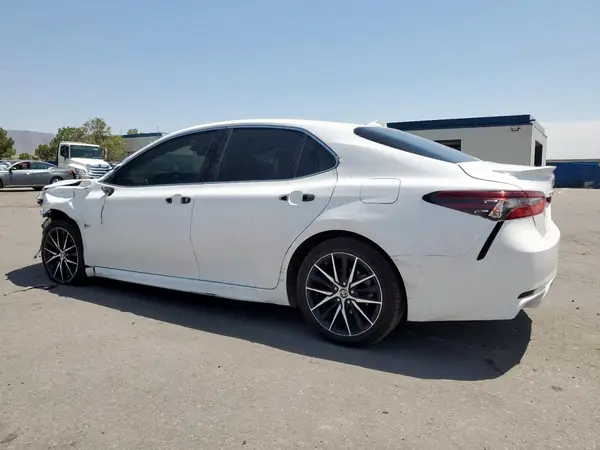 4T1G11AK1MU533986 2021 TOYOTA CAMRY - Image 2