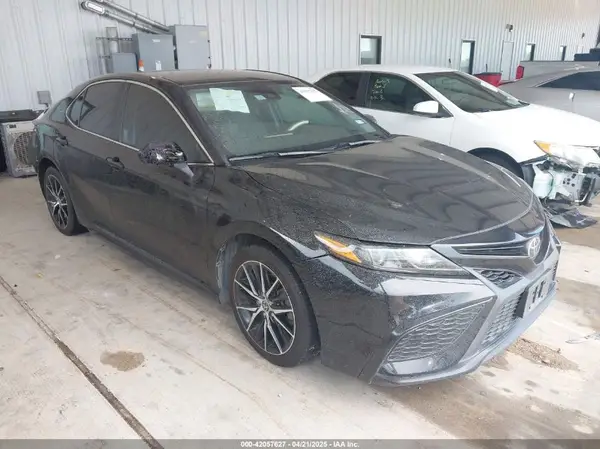 4T1G11AK1MU535592 2021 TOYOTA CAMRY - Image 1