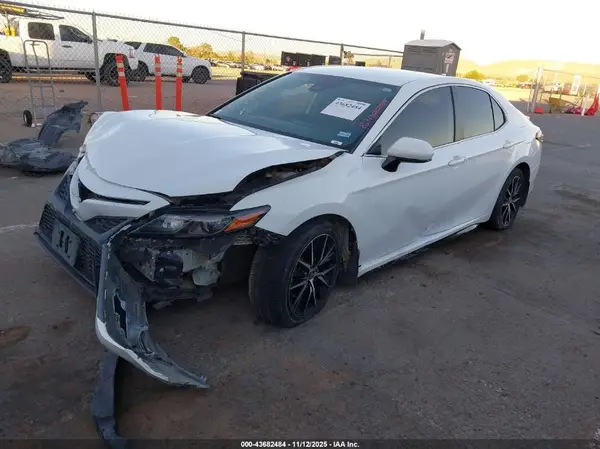 4T1G11AK1MU536290 2021 TOYOTA CAMRY - Image 2