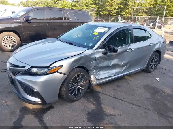 4T1G11AK1MU538380 2021 TOYOTA CAMRY - Image 2