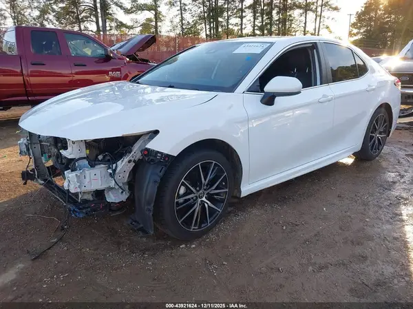 4T1G11AK1MU540419 2021 TOYOTA CAMRY - Image 2