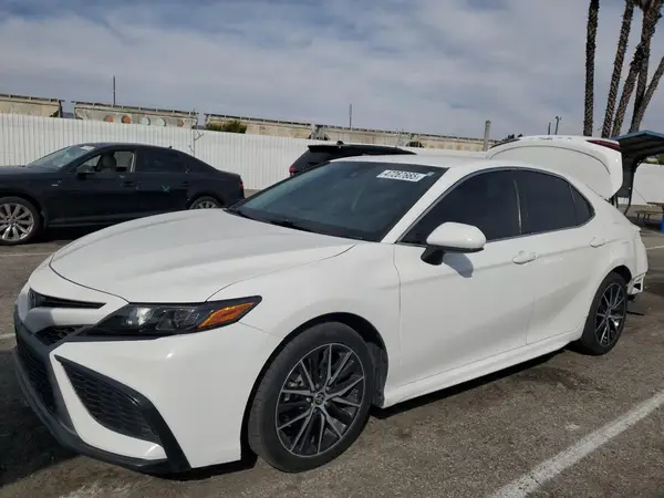 4T1G11AK1MU540484 2021 TOYOTA CAMRY - Image 1