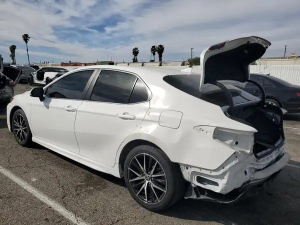 4T1G11AK1MU540484 2021 TOYOTA CAMRY - Image 2