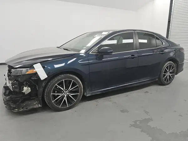 4T1G11AK1MU541893 2021 TOYOTA CAMRY - Image 1