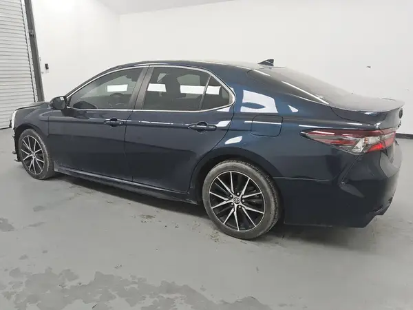 4T1G11AK1MU541893 2021 TOYOTA CAMRY - Image 2