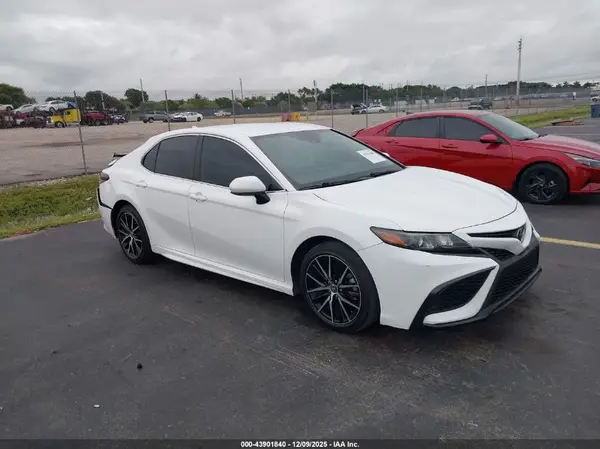 4T1G11AK1MU544535 2021 TOYOTA CAMRY - Image 1