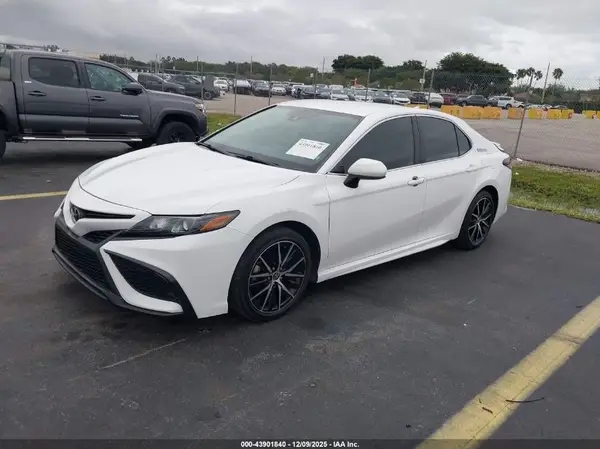 4T1G11AK1MU544535 2021 TOYOTA CAMRY - Image 2