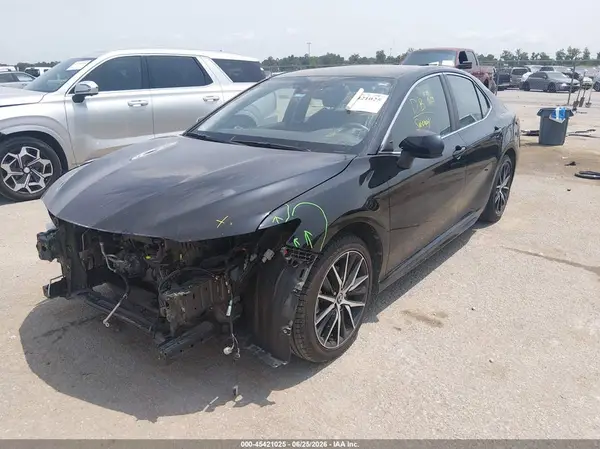 4T1G11AK1MU545961 2021 TOYOTA CAMRY - Image 2