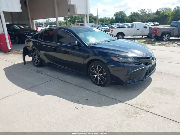 4T1G11AK1MU546821 2021 TOYOTA CAMRY - Image 1