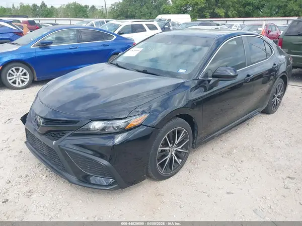 4T1G11AK1MU549105 2021 TOYOTA CAMRY - Image 2