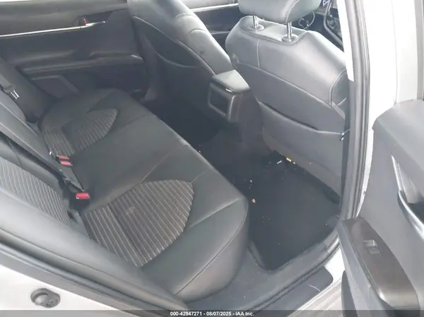 4T1G11AK1MU555647 2021 TOYOTA CAMRY - Image 8