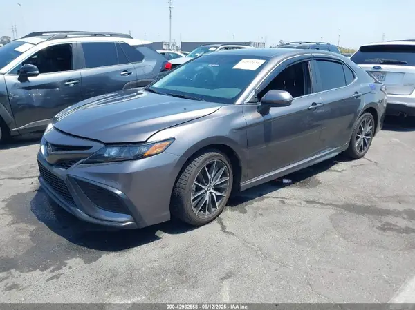 4T1G11AK1MU558435 2021 TOYOTA CAMRY - Image 2