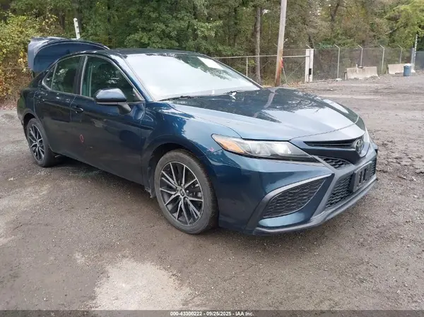 4T1G11AK1MU559391 2021 TOYOTA CAMRY - Image 1