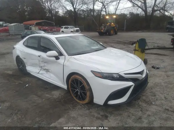 4T1G11AK1MU560623 2021 TOYOTA CAMRY - Image 1