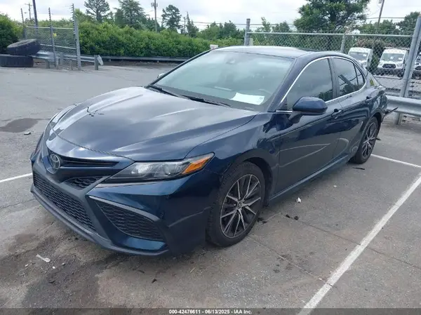 4T1G11AK1MU560783 2021 TOYOTA CAMRY - Image 2