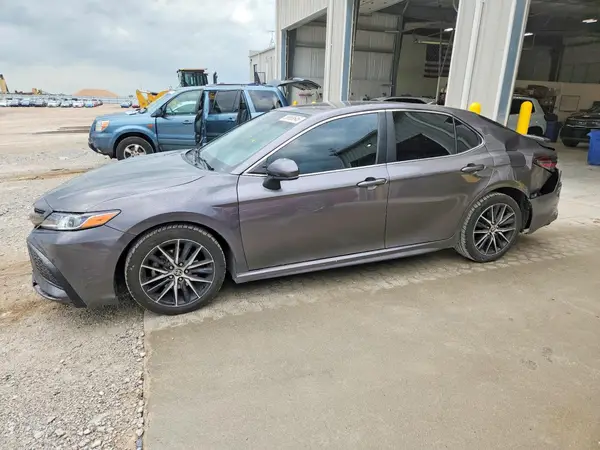 4T1G11AK1MU561142 2021 TOYOTA CAMRY - Image 1