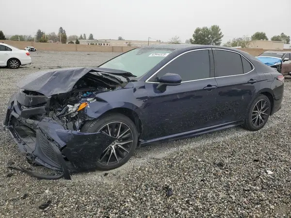 4T1G11AK1MU561268 2021 TOYOTA CAMRY - Image 1