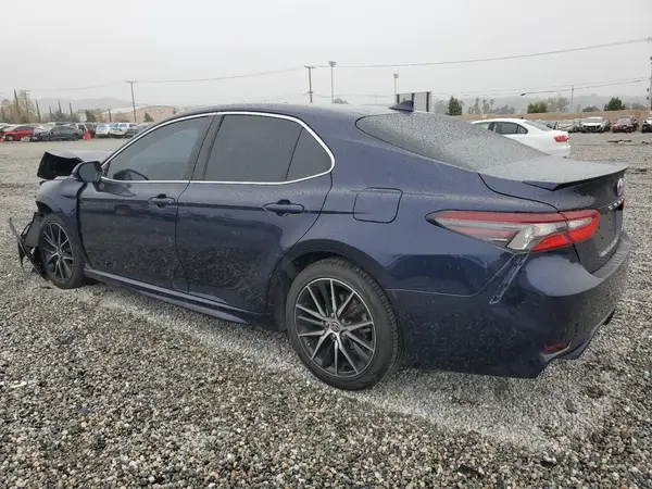 4T1G11AK1MU561268 2021 TOYOTA CAMRY - Image 2
