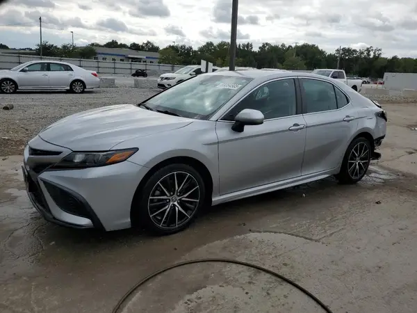 4T1G11AK1MU561545 2021 TOYOTA CAMRY - Image 1