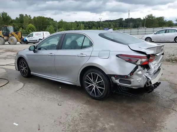 4T1G11AK1MU561545 2021 TOYOTA CAMRY - Image 2