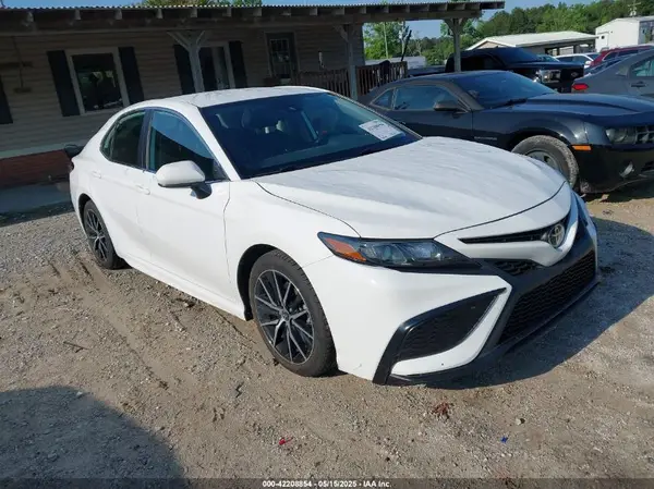 4T1G11AK1MU566132 2021 TOYOTA CAMRY - Image 1