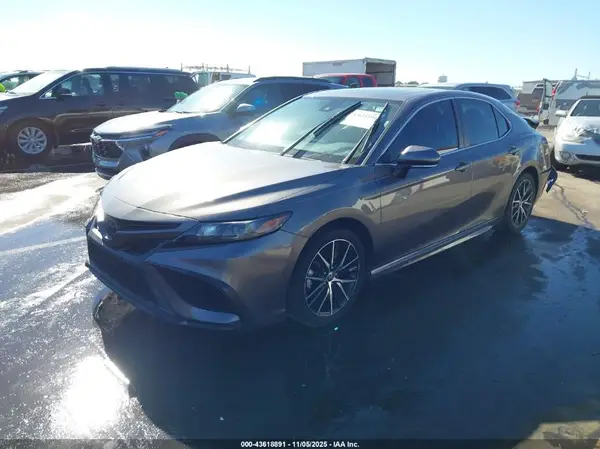 4T1G11AK1MU566745 2021 TOYOTA CAMRY - Image 2