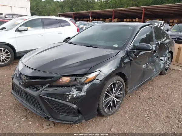 4T1G11AK1MU572738 2021 TOYOTA CAMRY - Image 2