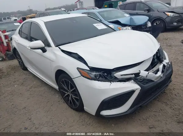 4T1G11AK1MU572982 2021 TOYOTA CAMRY - Image 1