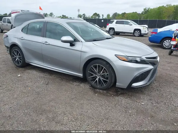 4T1G11AK1MU574330 2021 TOYOTA CAMRY - Image 1