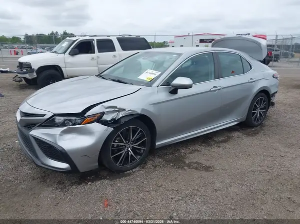 4T1G11AK1MU574330 2021 TOYOTA CAMRY - Image 2