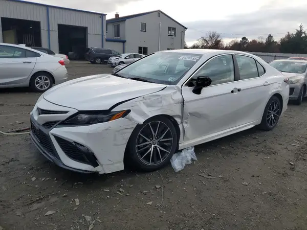 4T1G11AK1MU577163 2021 TOYOTA CAMRY - Image 1