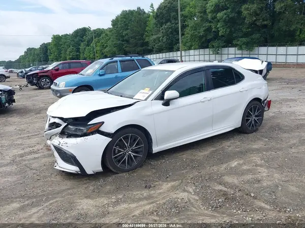 4T1G11AK1MU577499 2021 TOYOTA CAMRY - Image 2