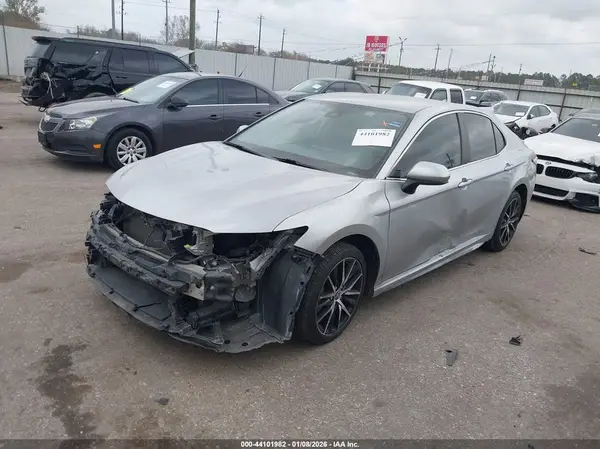 4T1G11AK1MU577860 2021 TOYOTA CAMRY - Image 2