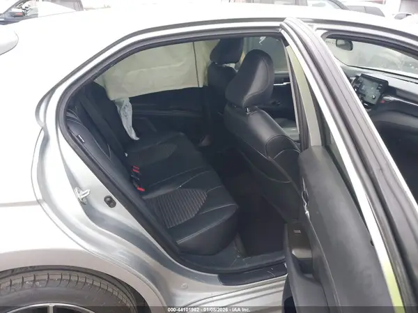 4T1G11AK1MU577860 2021 TOYOTA CAMRY - Image 8