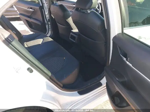 4T1G11AK1MU581570 2021 TOYOTA CAMRY - Image 8