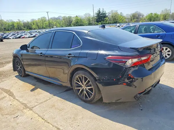 4T1G11AK1MU584016 2021 TOYOTA CAMRY - Image 2