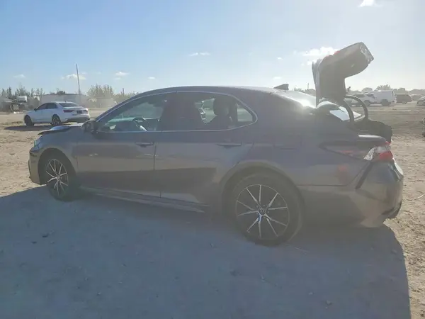 4T1G11AK1MU584937 2021 TOYOTA CAMRY - Image 2