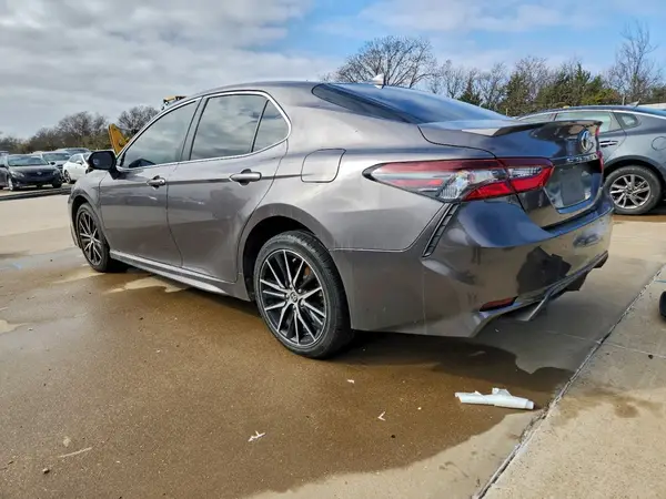 4T1G11AK1MU584971 2021 TOYOTA CAMRY - Image 2