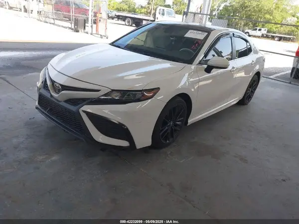 4T1G11AK1MU586414 2021 TOYOTA CAMRY - Image 2