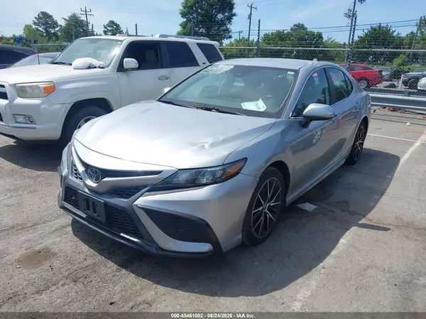 4T1G11AK1MU586896 2021 TOYOTA CAMRY - Image 2