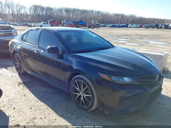 4T1G11AK1MU587191 2021 TOYOTA CAMRY - Image 1