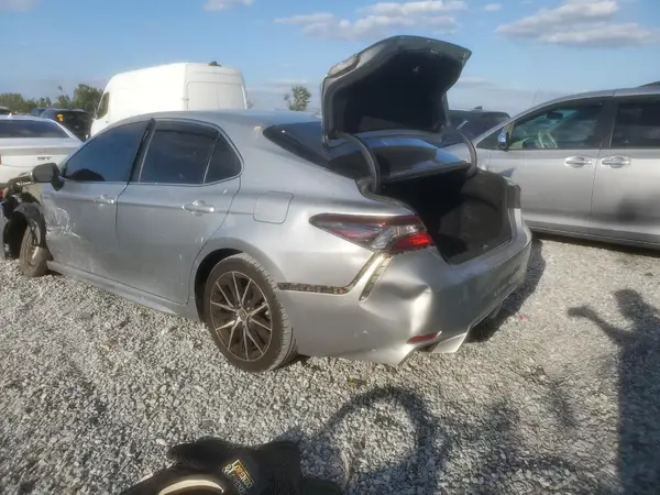 4T1G11AK1MU587644 2021 TOYOTA CAMRY - Image 2