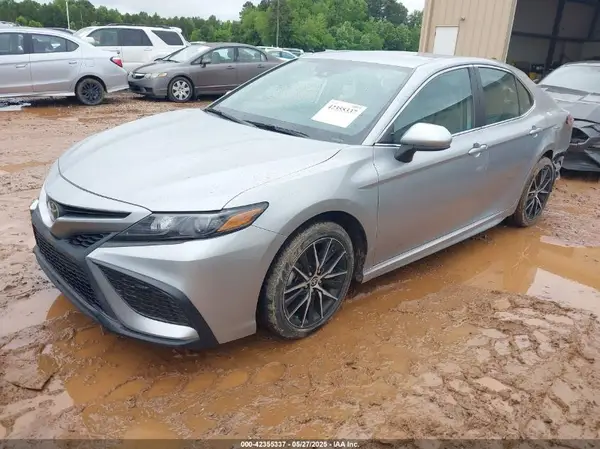 4T1G11AK1MU587773 2021 TOYOTA CAMRY - Image 2