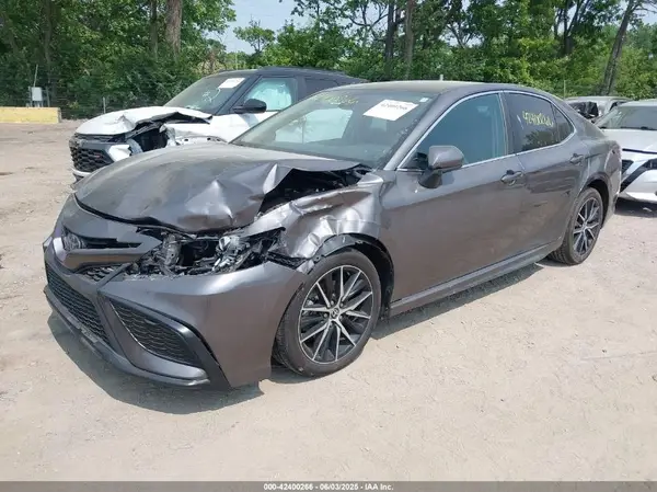 4T1G11AK1MU587787 2021 TOYOTA CAMRY - Image 2